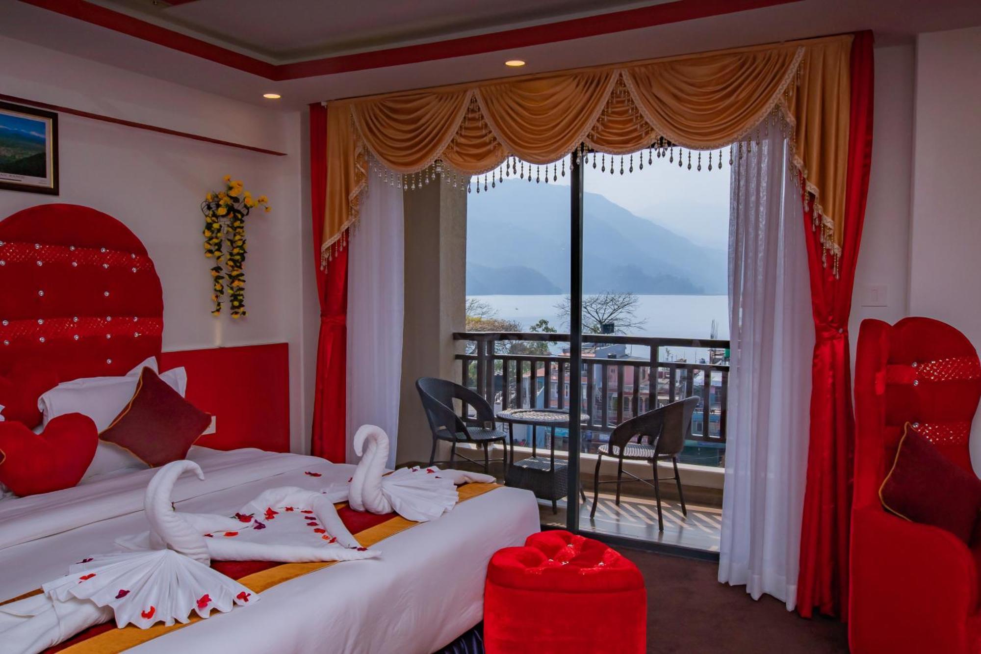 Hotel Pokhara Village & Spa Exterior foto