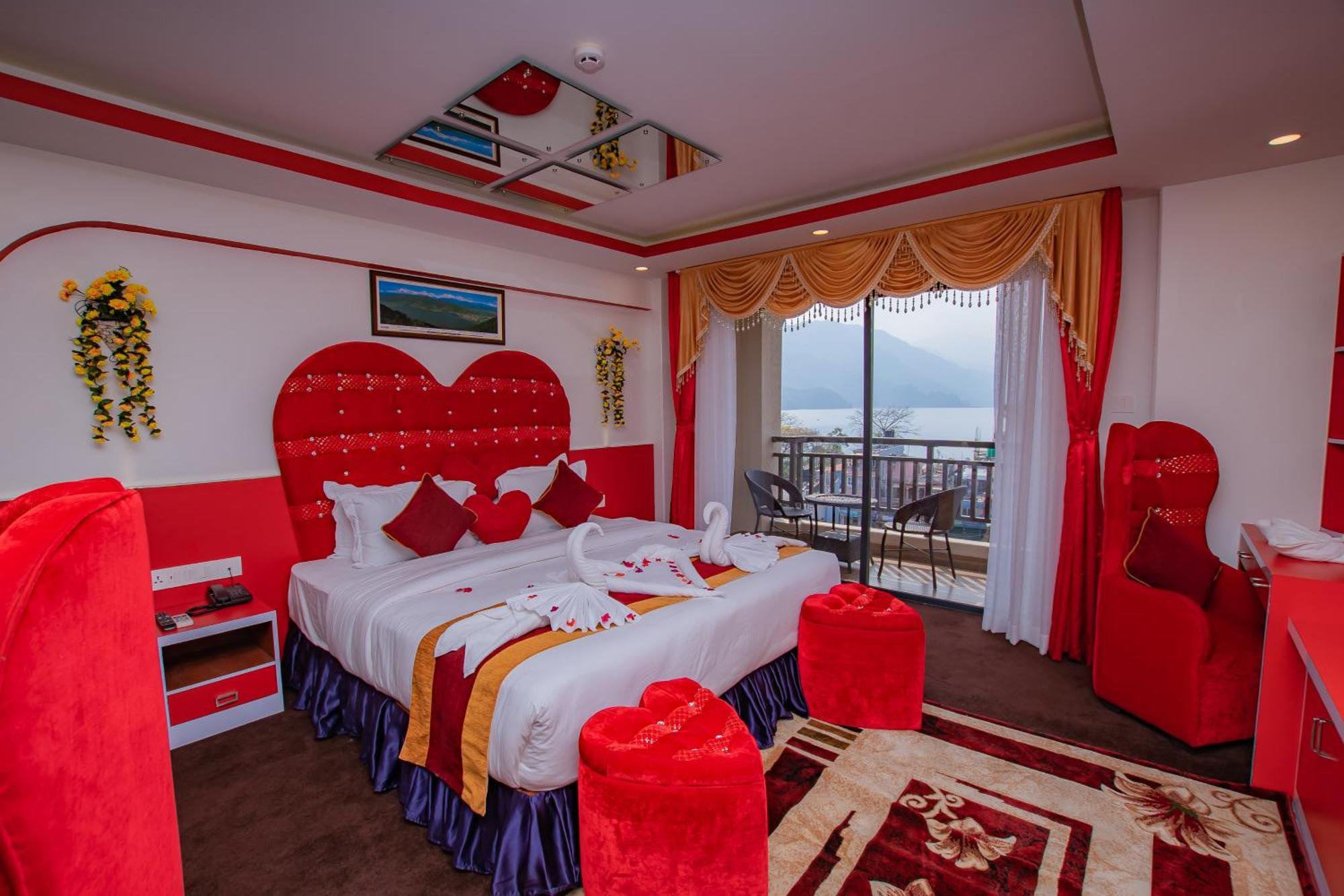Hotel Pokhara Village & Spa Exterior foto