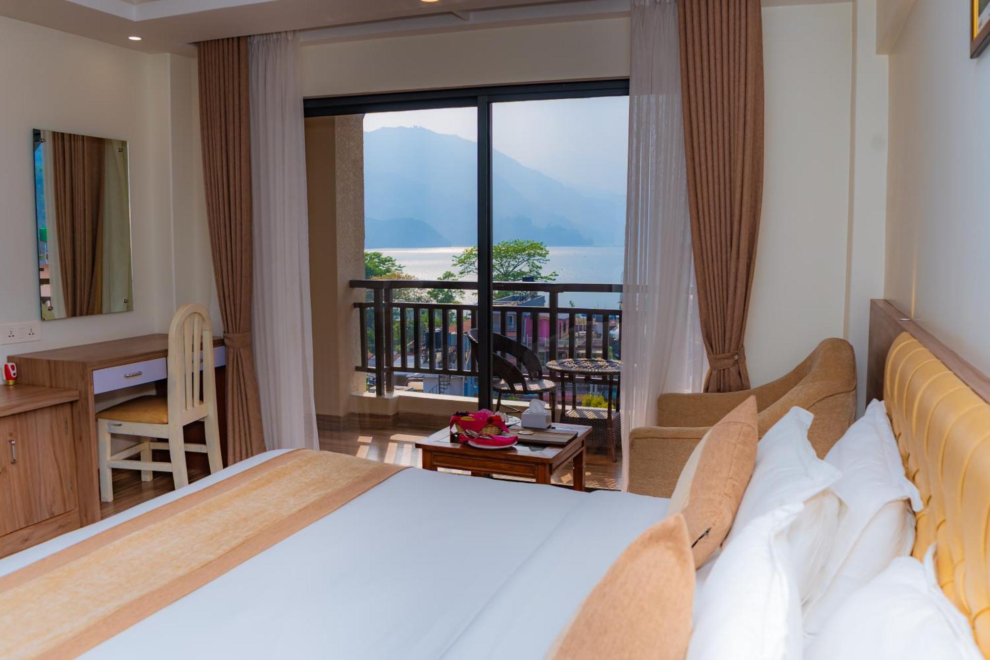 Hotel Pokhara Village & Spa Exterior foto